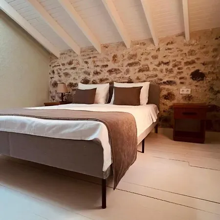 Hanole Macaron Pensión *