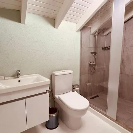 Hanole Macaron Pensión Ayvalı