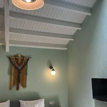 Pensión Hanole Macaron Ayvalı